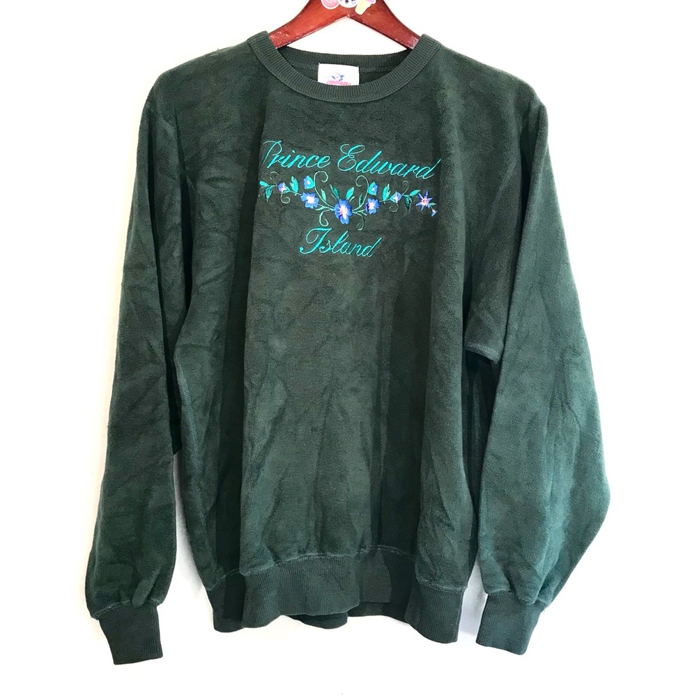 Vintage PEI fleece crewneck sweater green embroidered provincial memorabilia